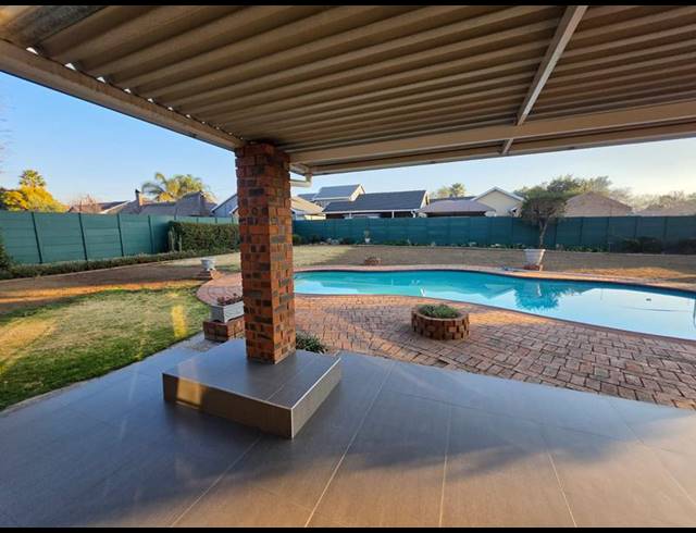 4 BEDROOM HOUSE FOR SALE IN BRACKENHURST